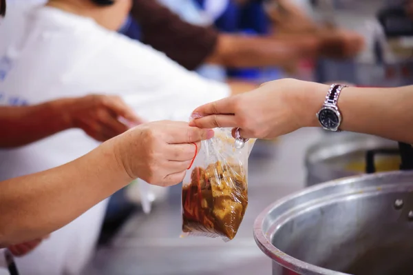 Sharing of food from volunteer hands to homeless people : The concept of feeding