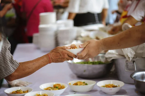 Sharing of food from volunteer hands to homeless people : The concept of feeding