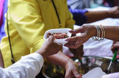 Gıda bağışlayarak toplumda yoksula yardım : Açlık kavramı