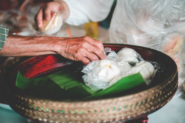 Gönüllülerden yoksullar için yiyecek alma: beslenme kavramı
