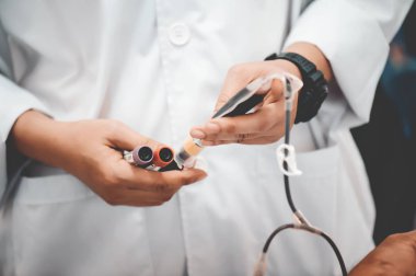 transfüzyon için kan bağışı : Kan bağışı ve kan bağışçısı, hemolitik transfüzyon bankası konsepti.