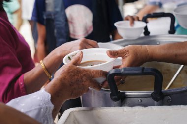 Yoksullara bedava yemek servisi: Açlık kavramı