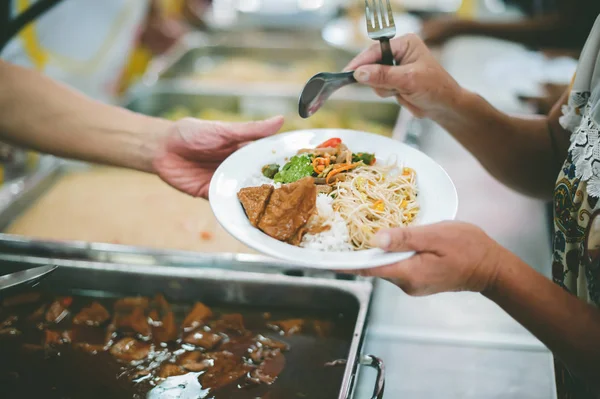 Hilfe Für Mitmenschen Der Gesellschaft Durch Lebensmittelspenden Hungernde Konzept Des — Stockfoto