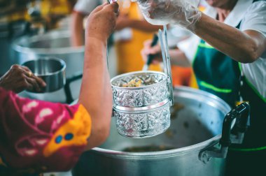 Tayland 'da Yoksullara Bağış Yemekleri