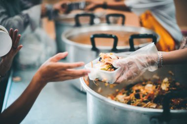 Tayland 'da Yoksullara Bağış Yemekleri