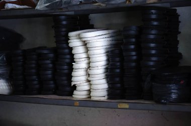 Kauçuk tabanlar stokta..