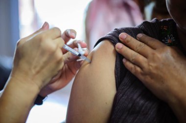 Hastalar tıbbi personelden aşılanmaktadır: önleme kavramı