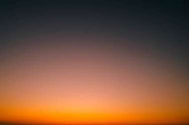 Günbatımından sonra turuncu gökyüzü