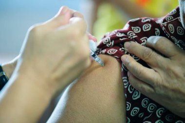 Halka karşı grip aşısı yapıldı: Tedavi ve önleme kavramı.