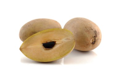 sapodilla beyaz arkaplanda izole edildi