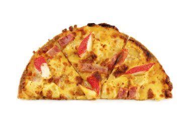 Beyaz arkaplanda izole edilmiş pizza