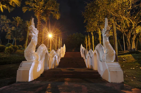 Pasarela Con Estatua Naga — Foto de Stock