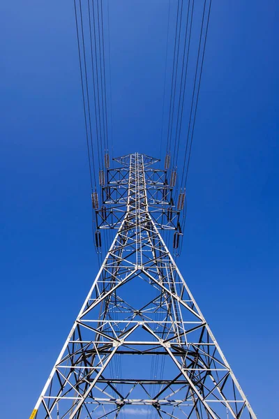 Torre Poste Alta Tensión Con Cielo Azul —  Fotos de Stock