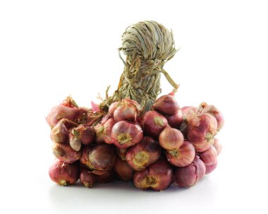 arpacık soğanları beyaz arkaplanda izole edildi