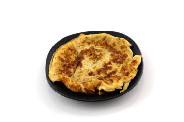 Beyaz arkaplanda izole edilmiş omlet