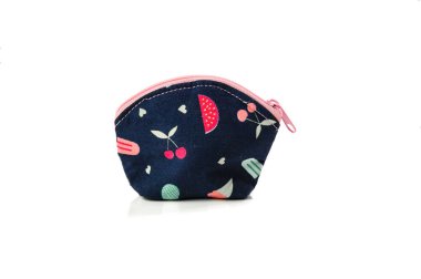 Para çantası beyaz arkaplanda izole edildi