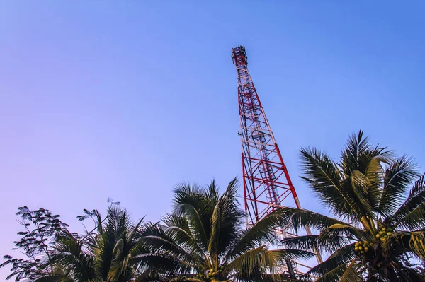 Torres Telecomunicaciones Con Antenas —  Fotos de Stock