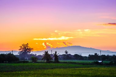 Kırsal alanda akşam gökyüzü