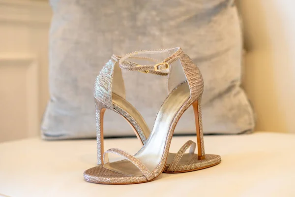 Brides stiletto silver shoes — Stock Photo, Image