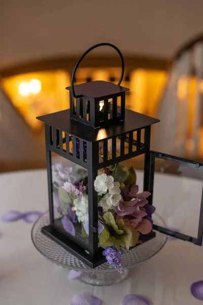 Czarna świeca dekoracja latarni w weselu — Zdjęcie stockowe