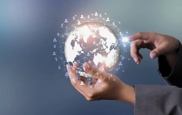 Finansal iş Ve dünya parasının büyümesi.