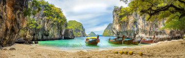 Lao Lading Adası 'nda mavi su, Krabi Eyaleti, Tayland
