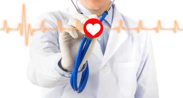 Médecin Écoute Pouls Cardiaque Symptômes Cardiologiques — Photo