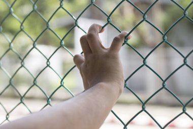 elleri çit yalnızlık tutarak