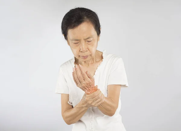 Alte Asiatin Spürt Verletzung Der Handgelenksknochen — Stockfoto