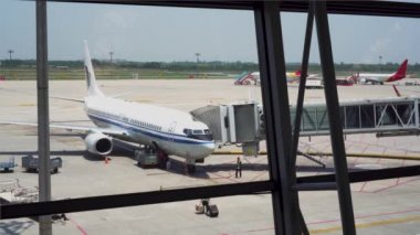 Boeing 737-800 Uçağı Kalkışa Hazırlanıyor