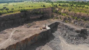 Ağır Makine ile Granit Ocağı Drone Shot.