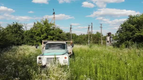 被遗弃的老生锈的苏联卡车汽车切尔诺贝利 — 图库视频影像
