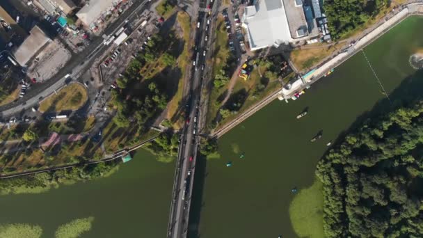 Drone Aerial Shot of a River Bridge Moving Towards Busy Crossroads (en inglés). Europa — Vídeos de Stock