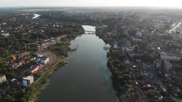 Drone Flying River Old European City Inglés Ucrania Vinnytsia — Vídeos de Stock