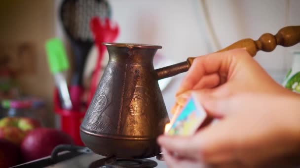 Cofee Brassage à la maison avec Cezve Cofee turc — Video