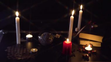 Tarot Kartı Seansı Kara Büyü Gelecek Kehaneti Mistik Kâhin Ayini Medyum Psikolojik Esrarengiz Cadılar Bayramı Paranormal 