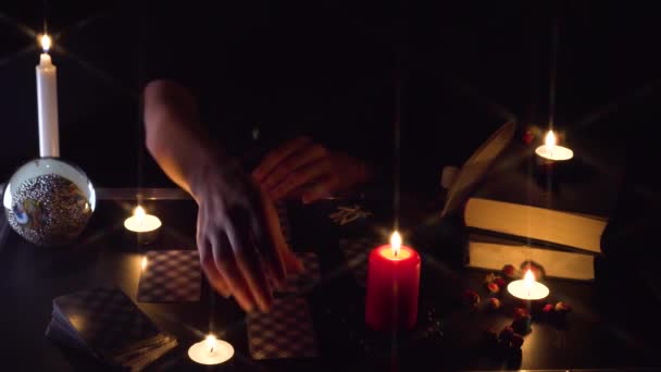 塔罗牌圣牌黑魔法未来预言神秘仪式甲骨文中精神异端万圣节怪胎 — 图库视频影像