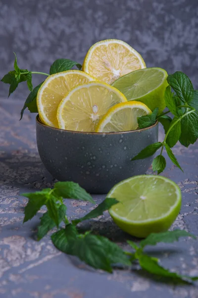 Lime, citron och grönmynta. — Stockfoto