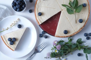 Yaban mersini ile klasik cheesecake