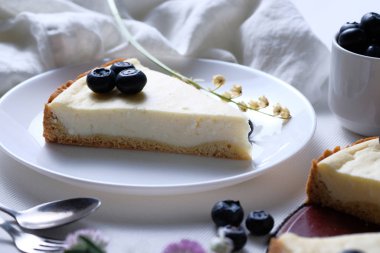 Yaban mersini ile klasik cheesecake