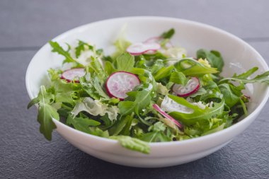 Kahvaltı: turp ile roka salatası. Vejetaryen yemekleri.