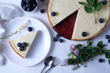 Yaban mersini ile klasik cheesecake