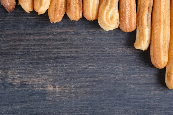 Горные Испанские Чуррос Столе Испанский Десерт Churros Сахаром Корицей — стоковое фото