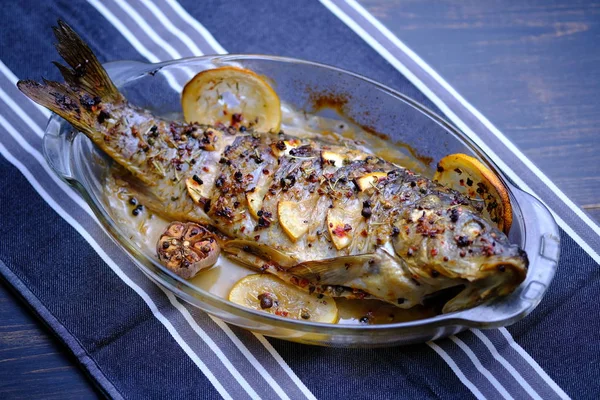 Baked Fish Oven Lemon Garlic Spices Herbs Carp Served Dish — Stock Photo, Image