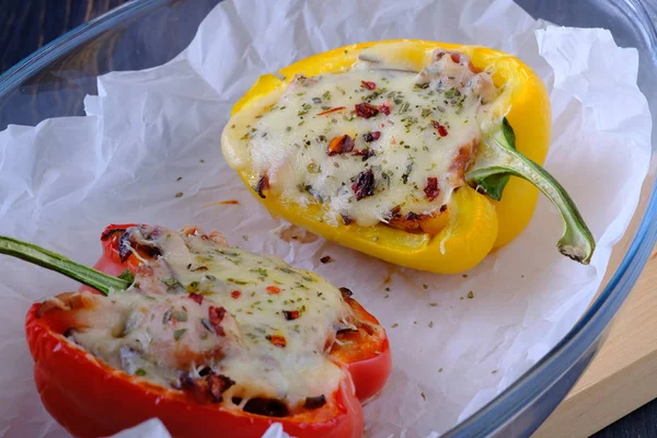Prosessi Ruoanlaitto Täytetyt Paprikat Pippuri Munakoison Lihan Tomaatin Kanssa Täytetty — kuvapankkivalokuva