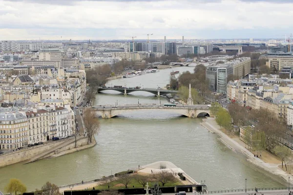 フランスの首都パリ市の空撮 — ストック写真