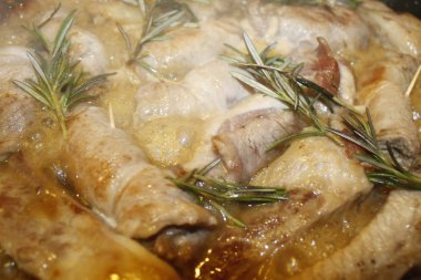 Biberiye ile et ruloları