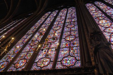 Sainte Chapelle kutsal Şapel Paris, Fransa. Sainte Chapelle Paris ve şehrin en ünlü anıtlarından bir kraliyet Ortaçağ Gotik kilise olduğunu.