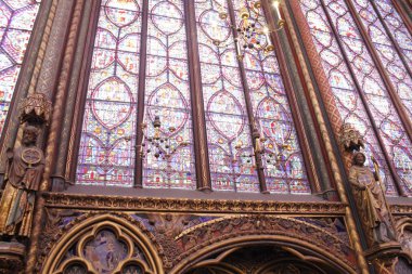 Sainte Chapelle kutsal Şapel Paris, Fransa. Sainte Chapelle Paris ve şehrin en ünlü anıtlarından bir kraliyet Ortaçağ Gotik kilise olduğunu.