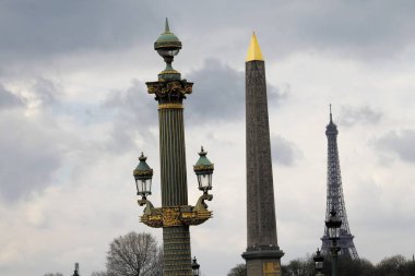 Dikilitaş 1836 beri Place de la Concorde Paris, Fransa'da ortasına dikilmiş Luksor
